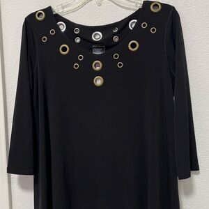 Eva Varro T 12678LG A Line V Neck Easy Fit Top- 001 Black/ Round Cut Grommets